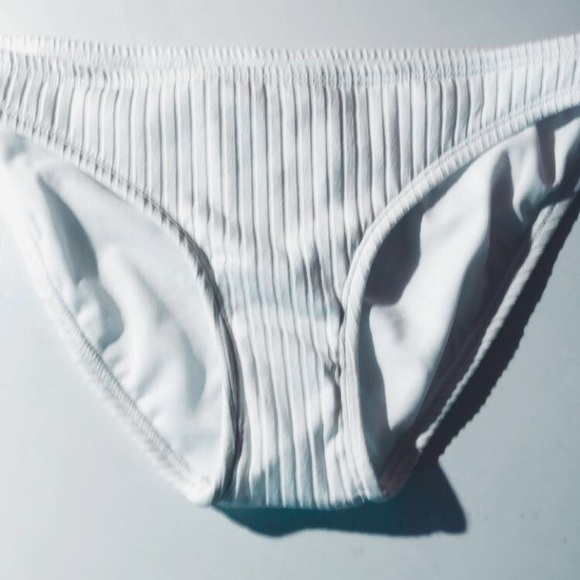 White Bikini Bottoms 💫 - Picture 2 of 4